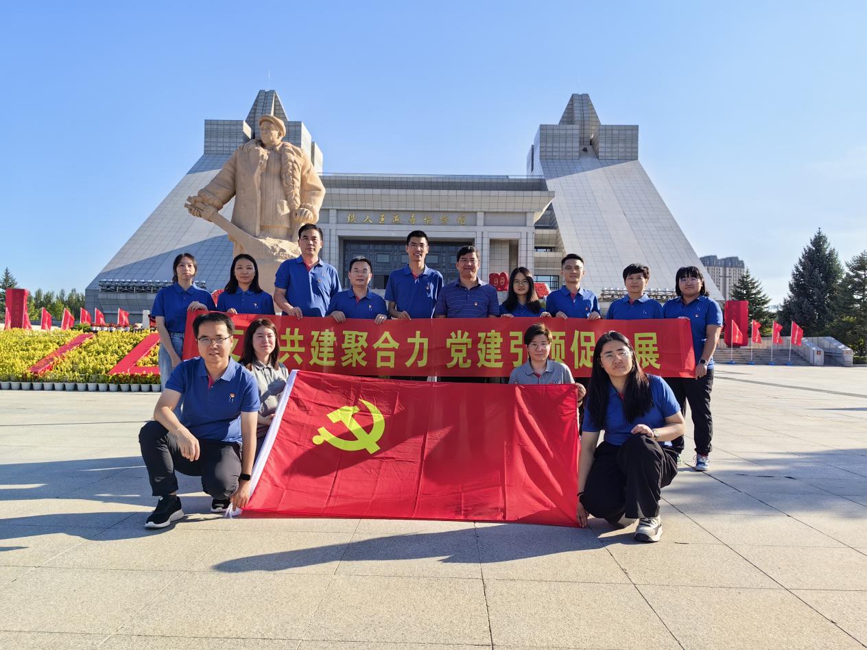 動物用生物制品國家工程研究中心、哈獸研禽免疫抑制病創(chuàng)新團隊、福建圣農(nóng)集團圣澤生物及福建圣農(nóng)集團技術(shù)中心黨支部共建活動